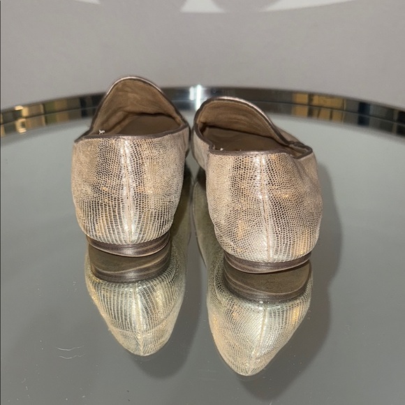 Naturalizer Gold Flats for Effortless Elegance - Picture 3 of 5